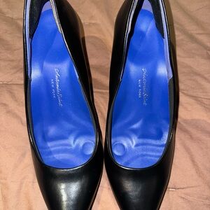 Antonia Saint, Elegant Black Heel Pump with Blue Insole AND very cushioned❤️